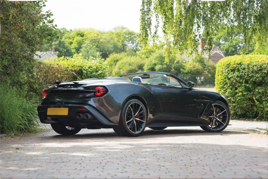  Aston Martin Vanquish Zagato Volante 2017 года  (UK) (фото 7 из 42)